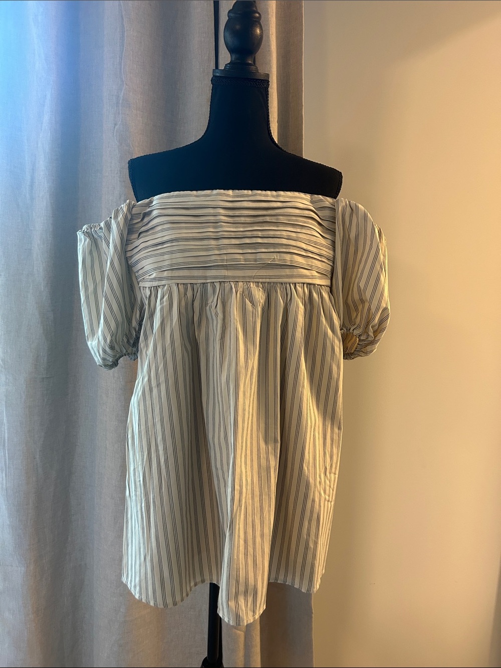 A&F Emerson off-the-shoulder skort